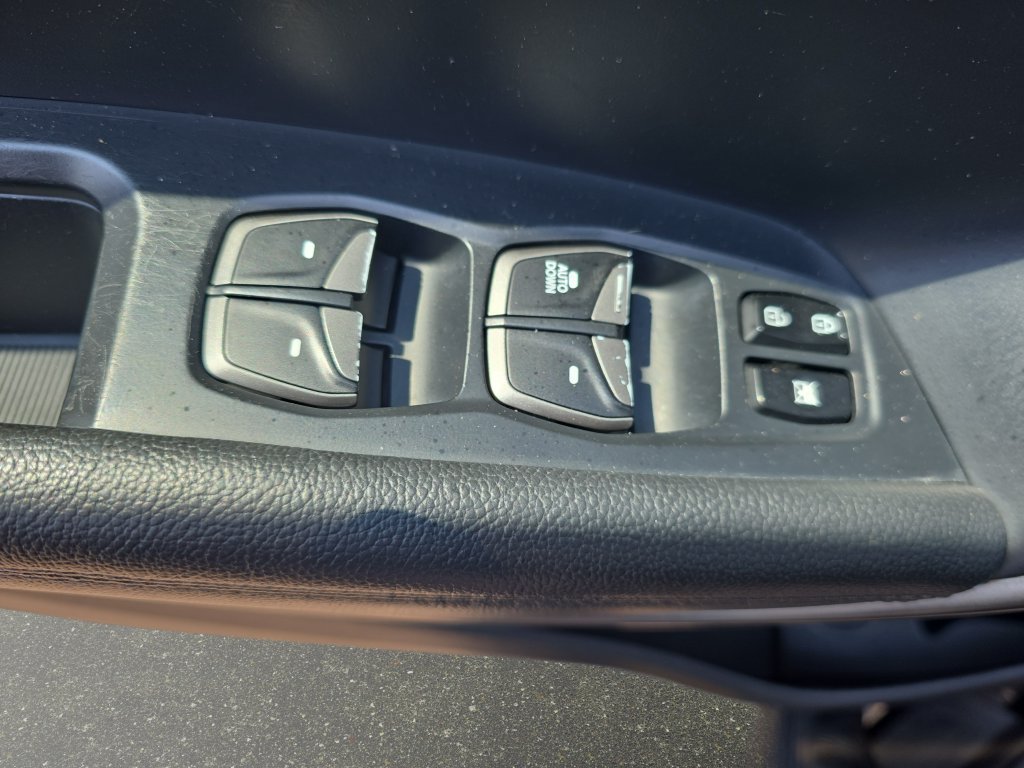 Used 2018 Hyundai Santa Fe Sport AWD/4WD image 28