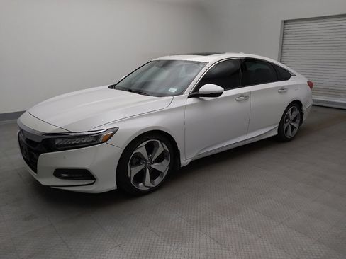 Used 2018 Honda Accord Touring image 2