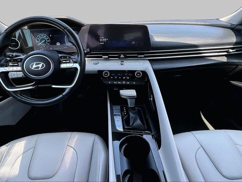 Used 2025 Hyundai Elantra Limited FWD image 15