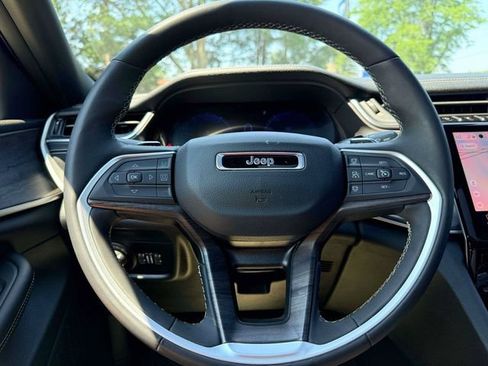 Used 2025 Jeep Grand Cherokee L Limited w/ Black Appearance Package AWD/4WD image 23