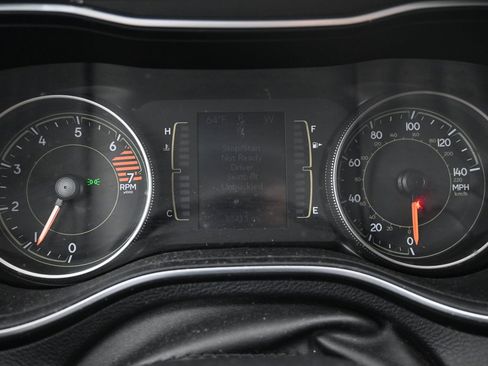 Used 2020 Jeep Cherokee Latitude w/ Cold Weather Group FWD image 14