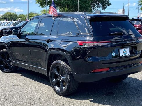 Certified 2024 Jeep Grand Cherokee Limited w/ Black Appearance Package AWD/4WD image 10