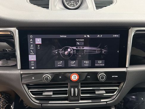 Certified 2026 Porsche Macan AWD/4WD image 29