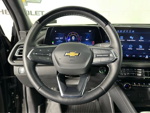 Used 2024 Chevrolet Traverse LT w/ Enhanced Driving Package image 11