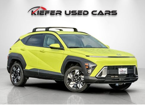 Used 2024 Hyundai Kona SEL image 2