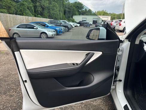 Used 2020 Tesla Model Y Long Range AWD/4WD image 5