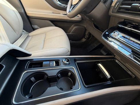 Used 2024 Lincoln Corsair Grand Touring image 32