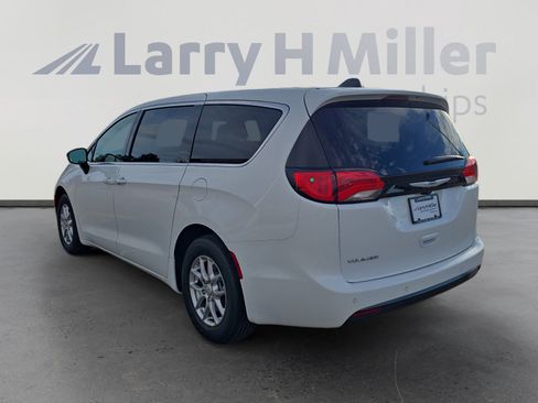 New 2026 Chrysler Voyager LX image 4