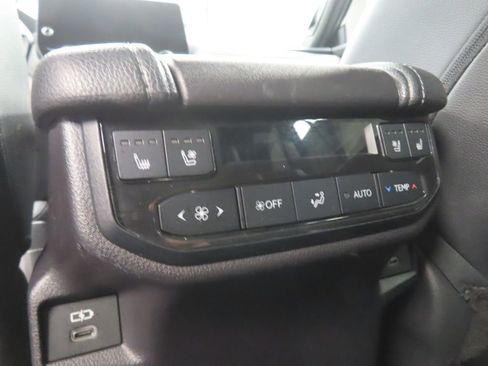 Used 2025 Toyota Grand Highlander AWD Hybrid image 14