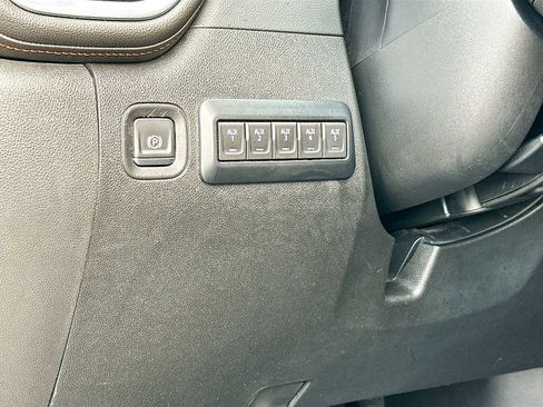 Used 2020 GMC Sierra 2500 AT4 w/ AT4 Premium Package AWD/4WD image 10