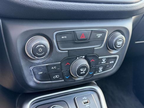 Used 2018 Jeep Compass Latitude w/ Popular Equipment Group image 32