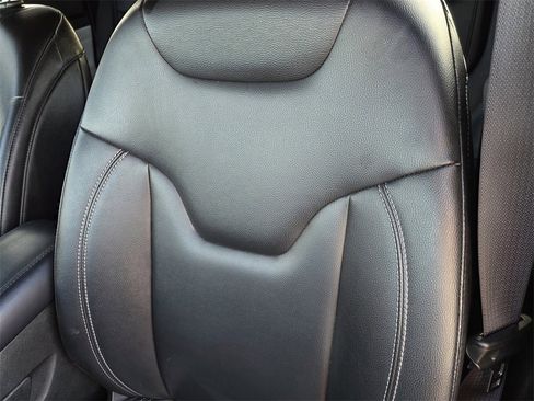 Used 2025 Jeep Compass Limited image 14