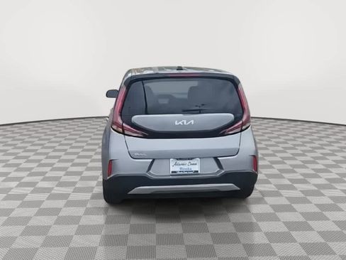 Used 2023 Kia Soul S FWD image 8