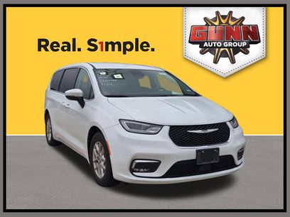 Used 2023 Chrysler Pacifica Touring-L