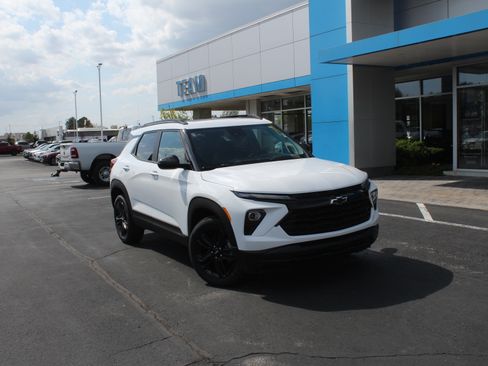New 2026 Chevrolet TrailBlazer LT w/ Midnight Edition AWD/4WD image 2