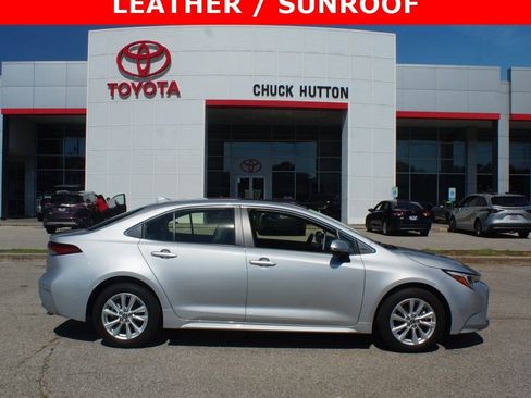 Used 2025 Toyota Corolla XLE FWD image 1