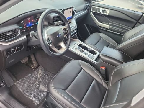 Used 2023 Ford Explorer XLT w/ Equipment Group 202A RWD image 18