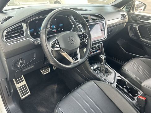 Certified 2023 Volkswagen Tiguan SE R-Line FWD image 15