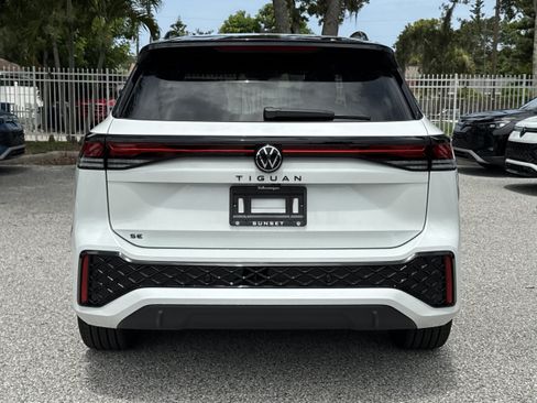 New 2026 Volkswagen Tiguan SE R-Line FWD image 5