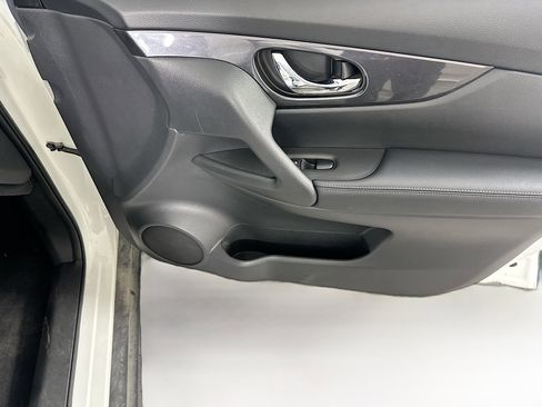 Used 2020 Nissan Rogue SV image 30