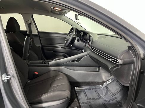 Used 2023 Hyundai Elantra SEL image 17