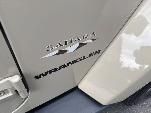 Used 2017 Jeep Wrangler Sahara w/ Trailer Tow Group AWD/4WD image 17