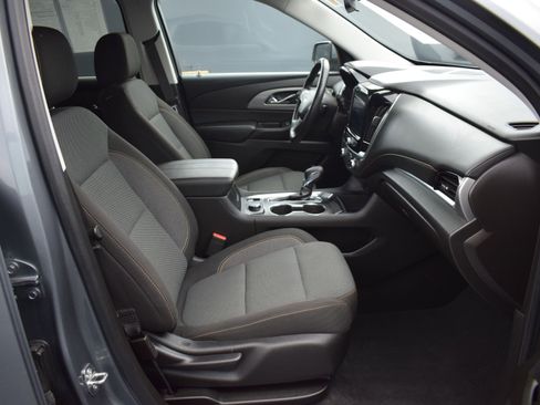 Used 2021 Chevrolet Traverse LT image 10