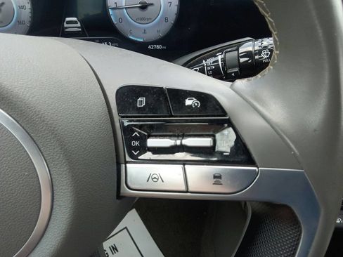 Used 2025 Hyundai Elantra SEL FWD image 23