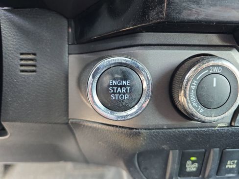 Used 2016 Toyota Tacoma TRD Sport image 25