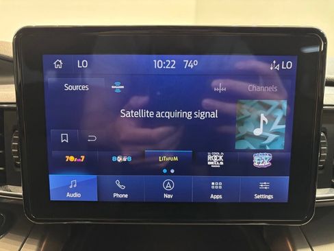 Used 2022 Ford Explorer XLT w/ Equipment Group 202A AWD/4WD image 18