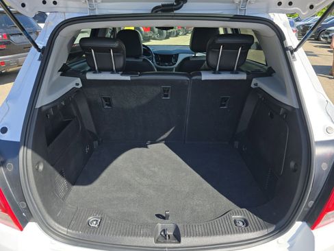 Used 2019 Chevrolet Trax LT w/ LT Convenience Package FWD image 11