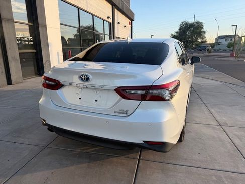 Used 2021 Toyota Camry XLE w/ Navigation Upgrade Package FWD image 5