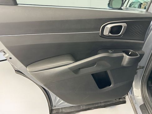 Used 2023 Kia Sorento LX image 26