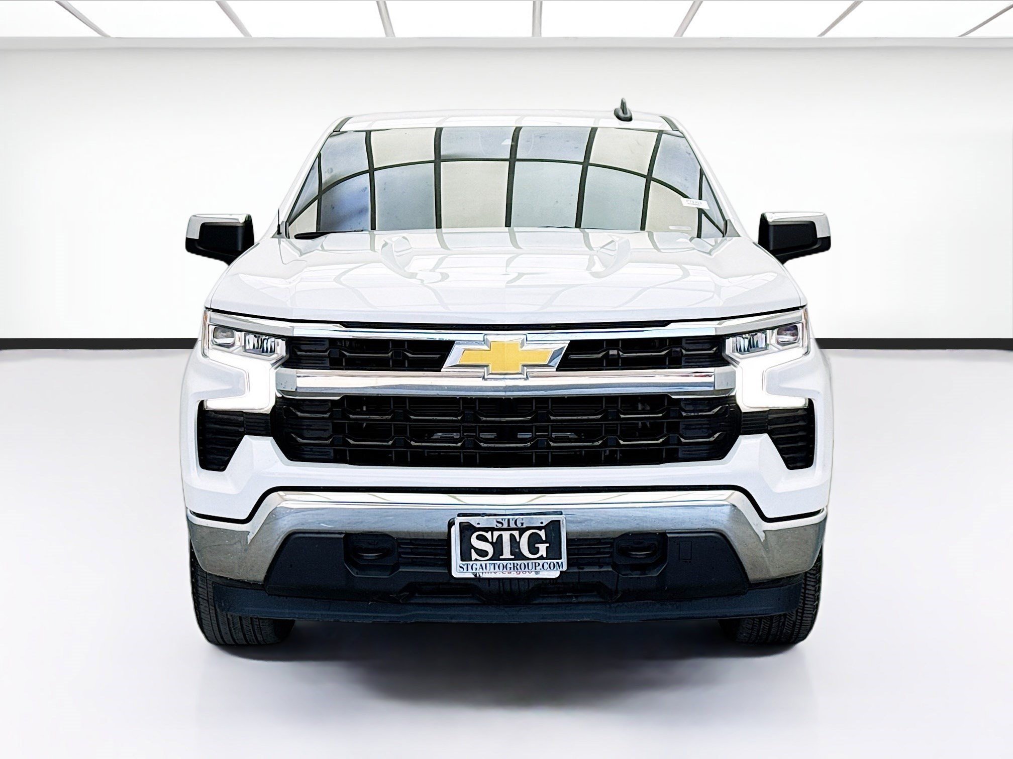 Used 2024 Chevrolet Silverado 1500 LT AWD/4WD image 2