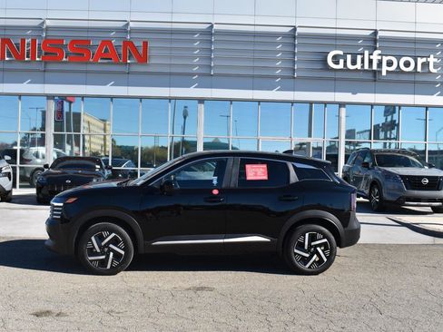 Certified 2025 Nissan Kicks SV image 3