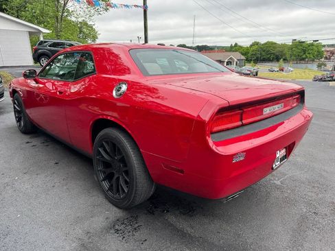 Used 2011 Dodge Challenger RWD image 6