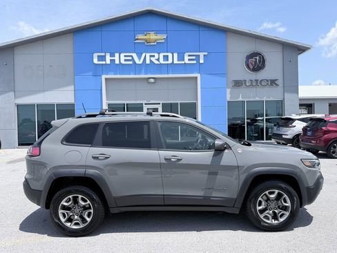 Used 2019 Jeep Cherokee Trailhawk w/ Cold Weather Group AWD/4WD image 4