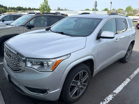 Used 2018 GMC Acadia Denali w/ Technology Package AWD/4WD image 4