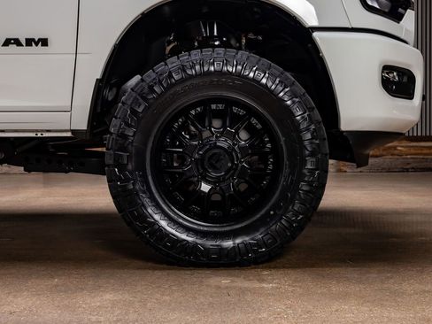 Used 2025 RAM 3500 Big Horn AWD/4WD image 12
