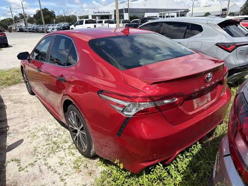 Used 2019 Toyota Camry SE FWD image 7