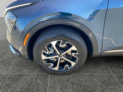 Used 2025 Kia Sportage EX image 14