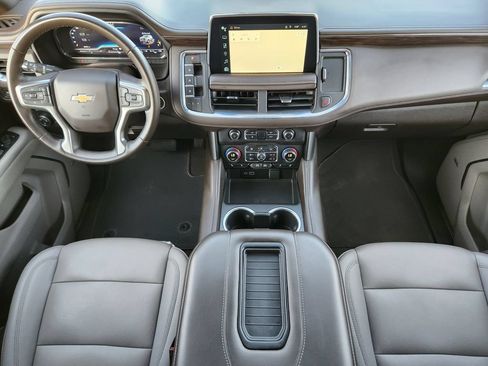 Used 2024 Chevrolet Suburban LT RWD image 25