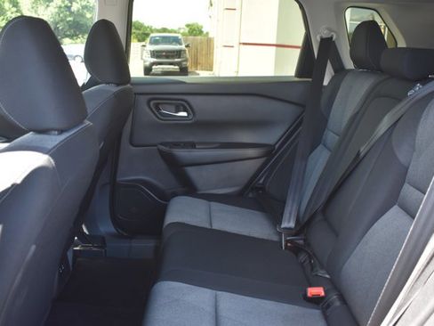 Used 2025 Nissan Rogue SV FWD image 14