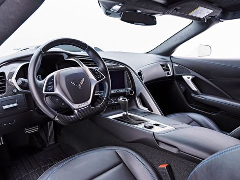 Used 2019 Chevrolet Corvette ZR1 RWD image 2