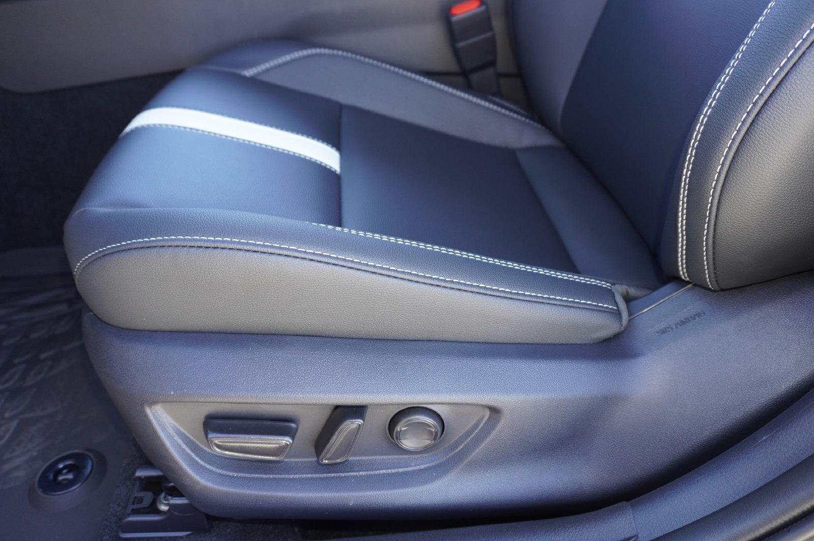 Used 2026 Toyota Camry SE w/ Multimedia Upgrade Package FWD image 12