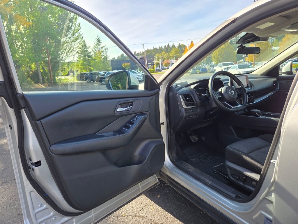 Used 2024 Nissan Rogue SV AWD/4WD image 20