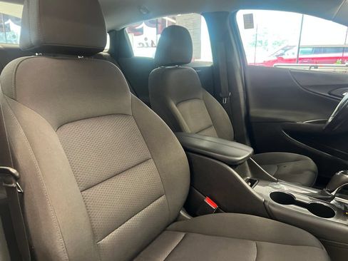 Used 2018 Chevrolet Malibu LT w/ Driver Confidence Package FWD image 40