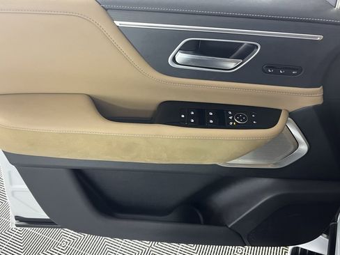 Used 2025 INFINITI QX80 Sensory image 25