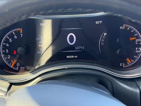 Used 2021 Jeep Grand Cherokee Laredo X AWD/4WD image 5