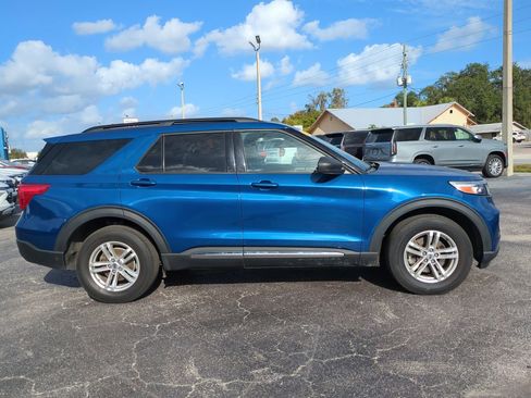 Certified 2022 Ford Explorer XLT w/ Equipment Group 202A AWD/4WD image 3